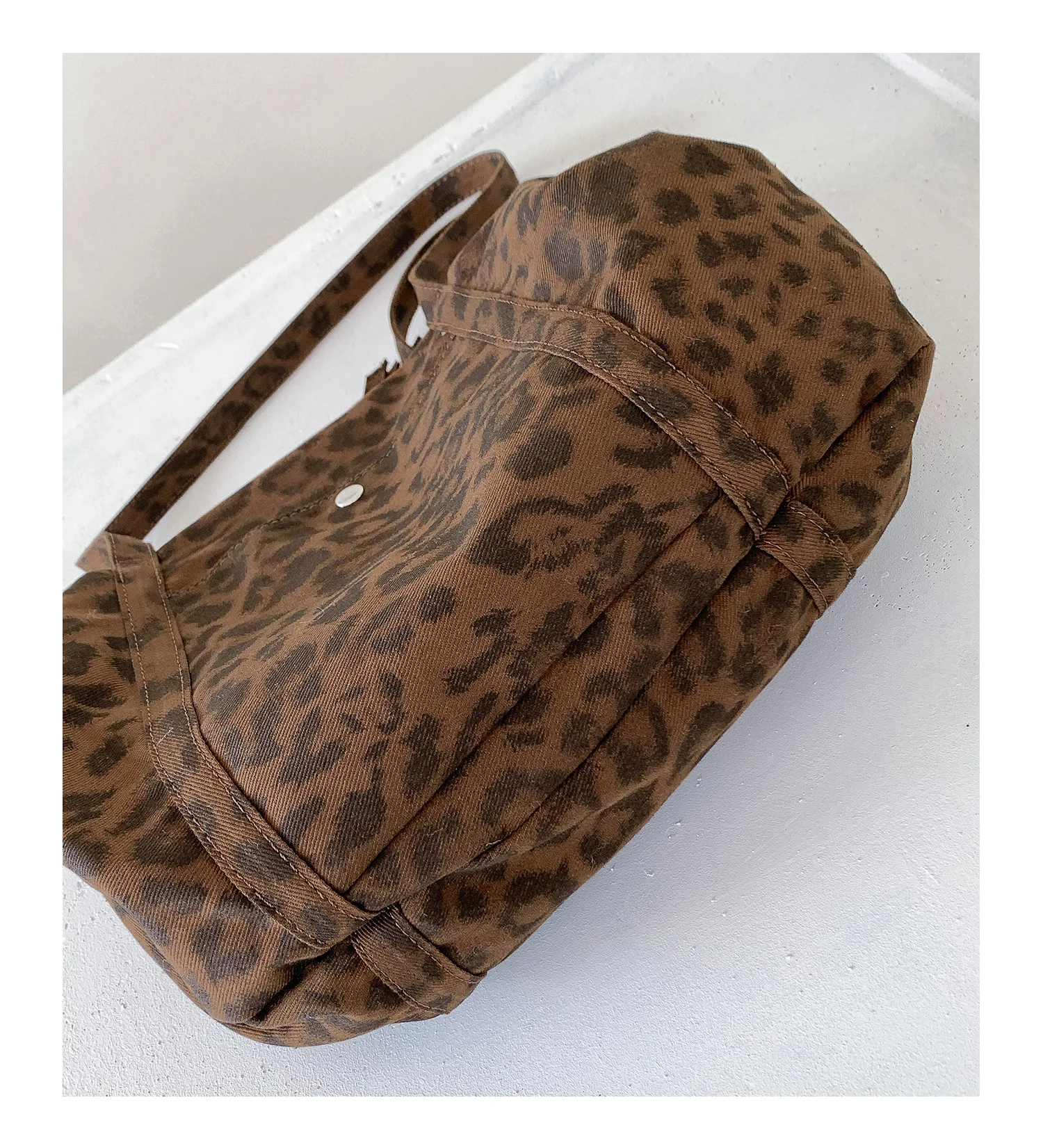 Wilde Leopardenmuster Nylon Umhängetasche Große Kapazität Multipocket Tote Bag Trendy Frauen Casual Geldbörse Guangzhou Hochwertige Tasche – Detail 19