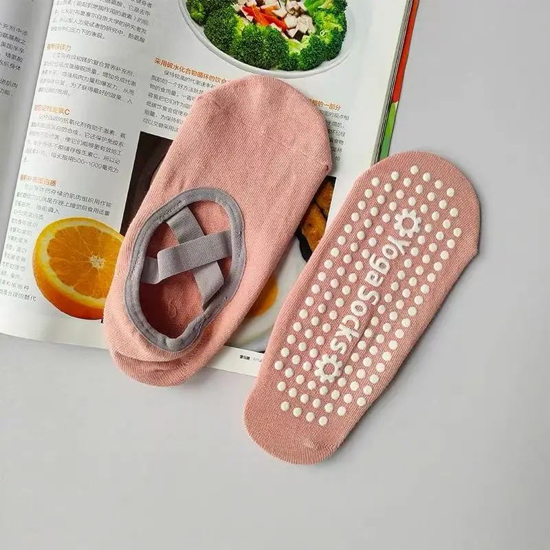 Professionelle Yoga-Socken für Damen, rutschfest, für Pilates und Indoor-Übungen, mit Kreuzriemen für Frühling und Sommer, für Bodenübungen. – Detail 10