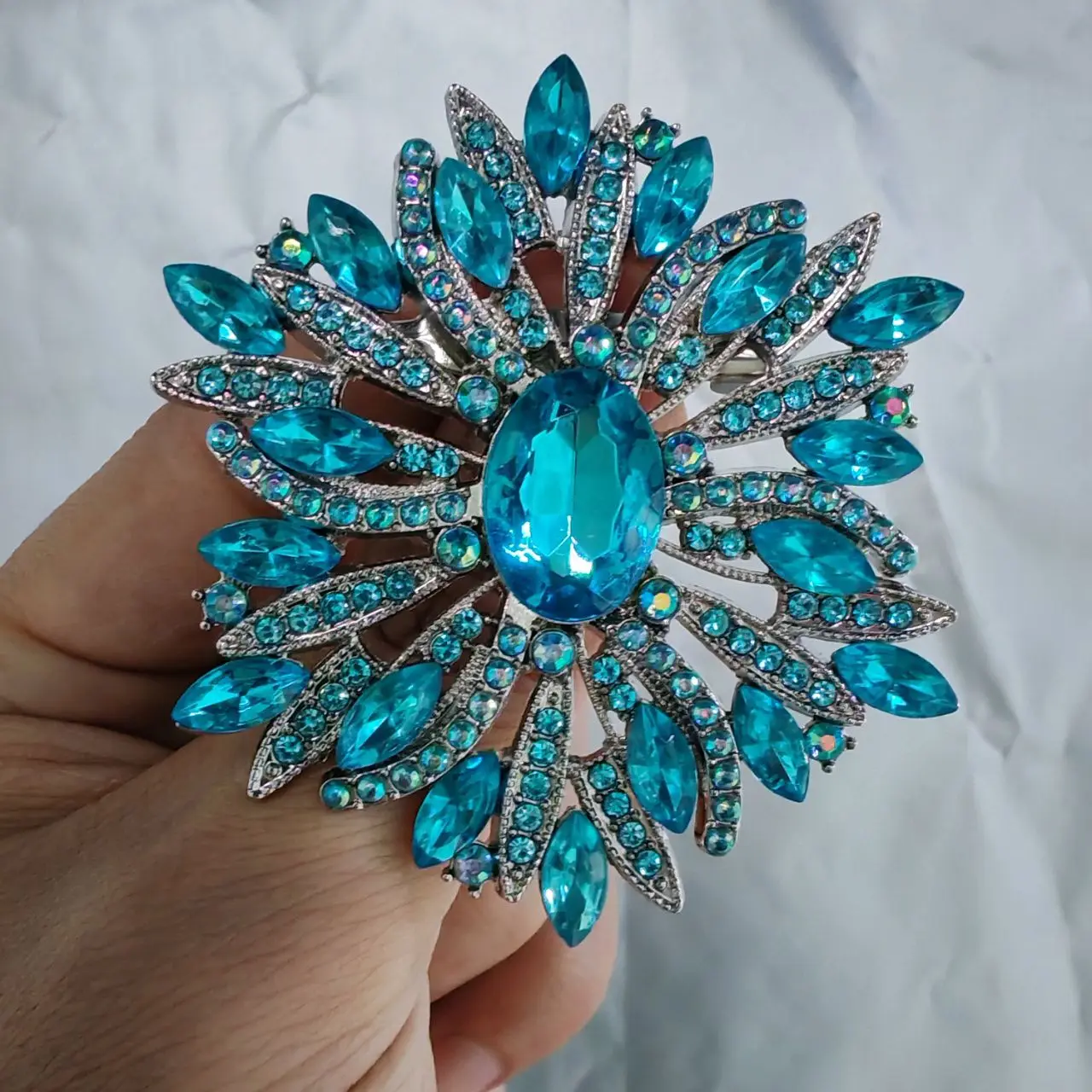 European And American Brooch Trend Style Alloy Metal Pearl Rhinestone Flower Drip Oil Brooch Women\'s Corsage