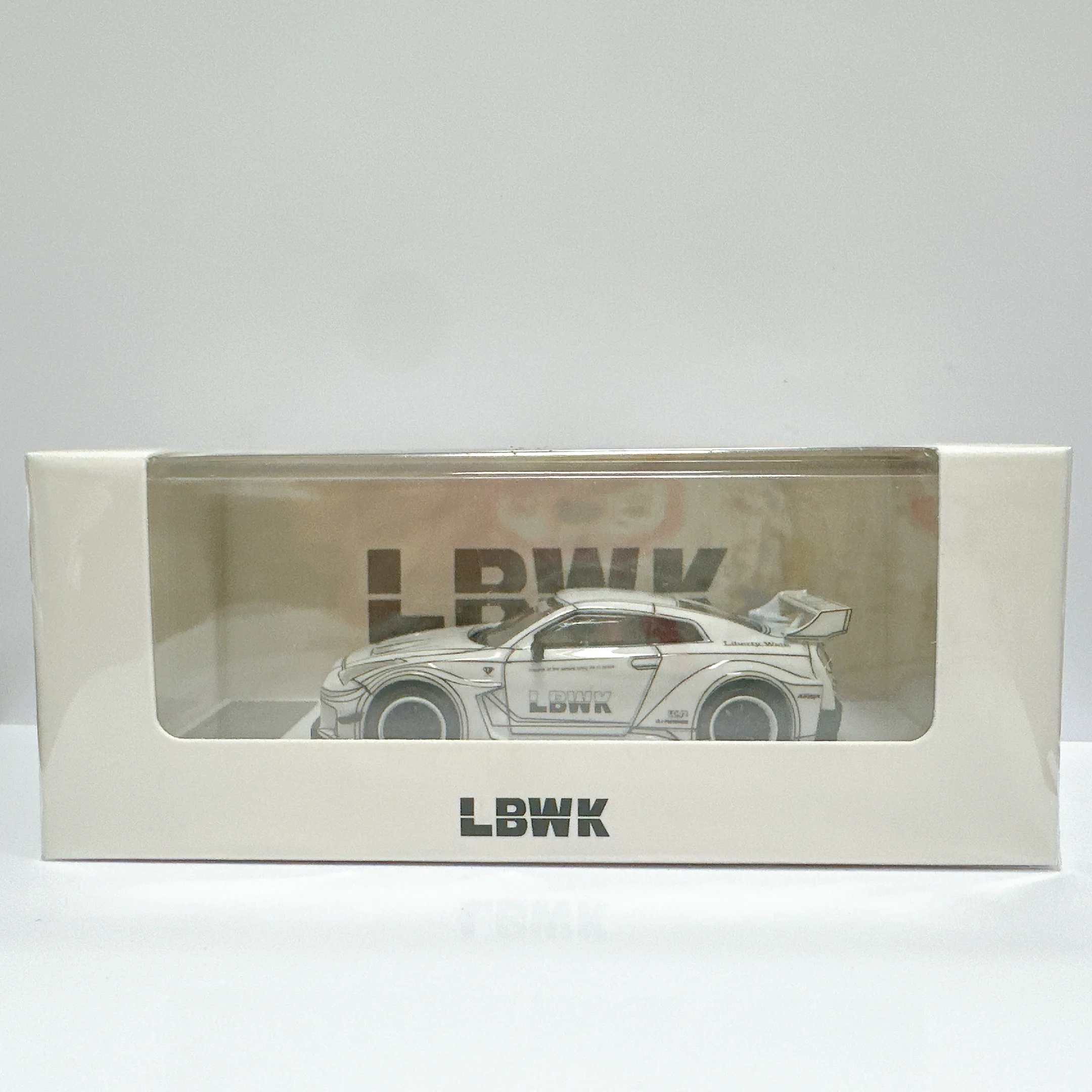 

TPC 1:64 LBWK GTR 35 White Noctilucent Car Model Collection Miniature Toy