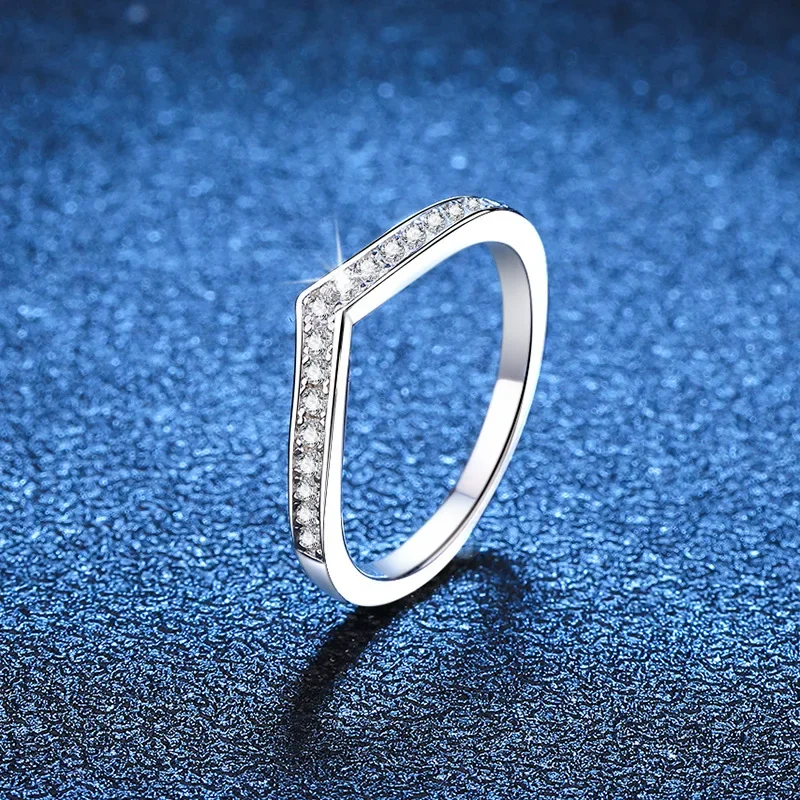 s925 sterling silver ring plated PT950 platinum V-shaped ring full of moissanite D color row wedding ring for women