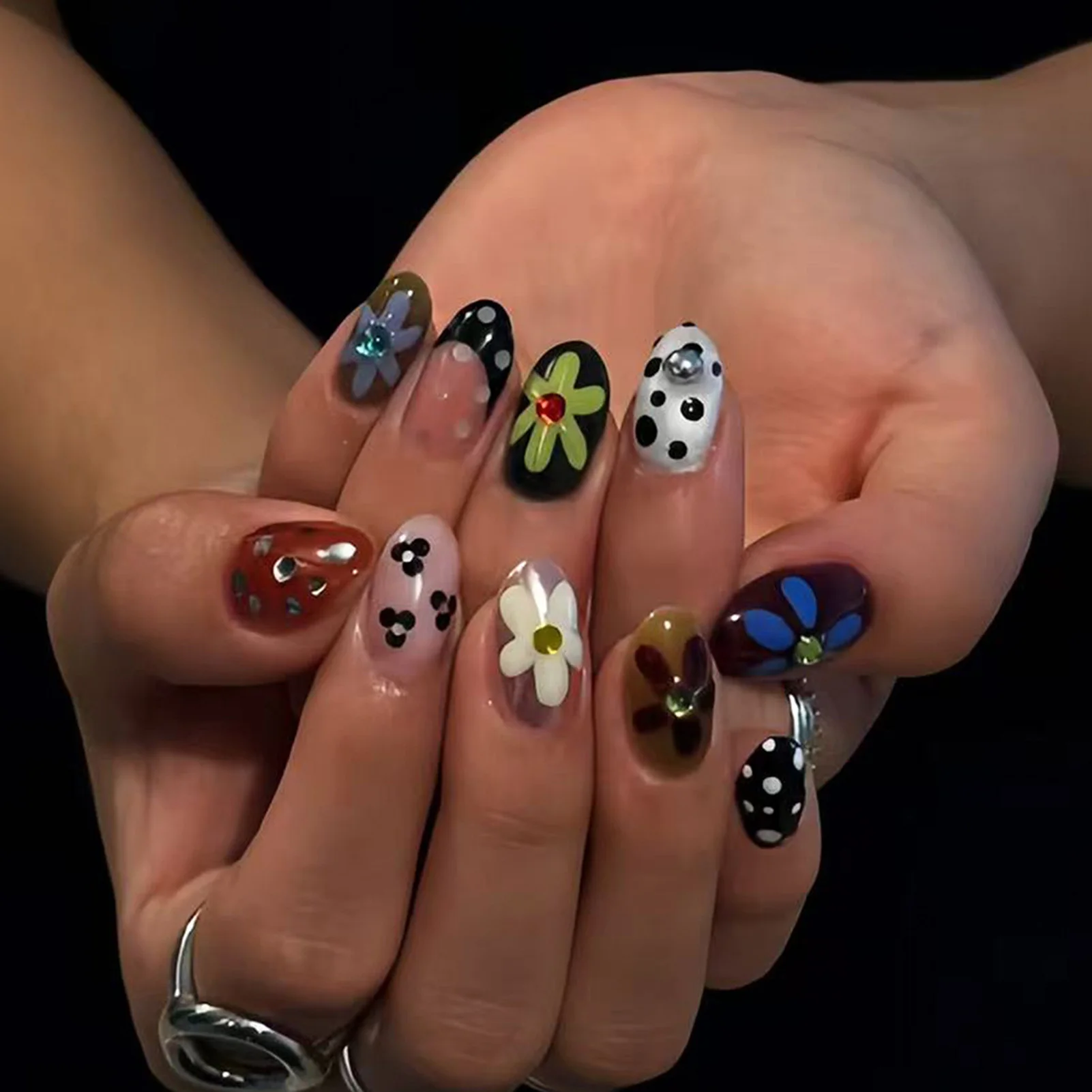 Women's Press on Nails Floral Polka Dot Short Fake Nails for Office Party Reusable Resin Manicure Kit Durable and Stylish