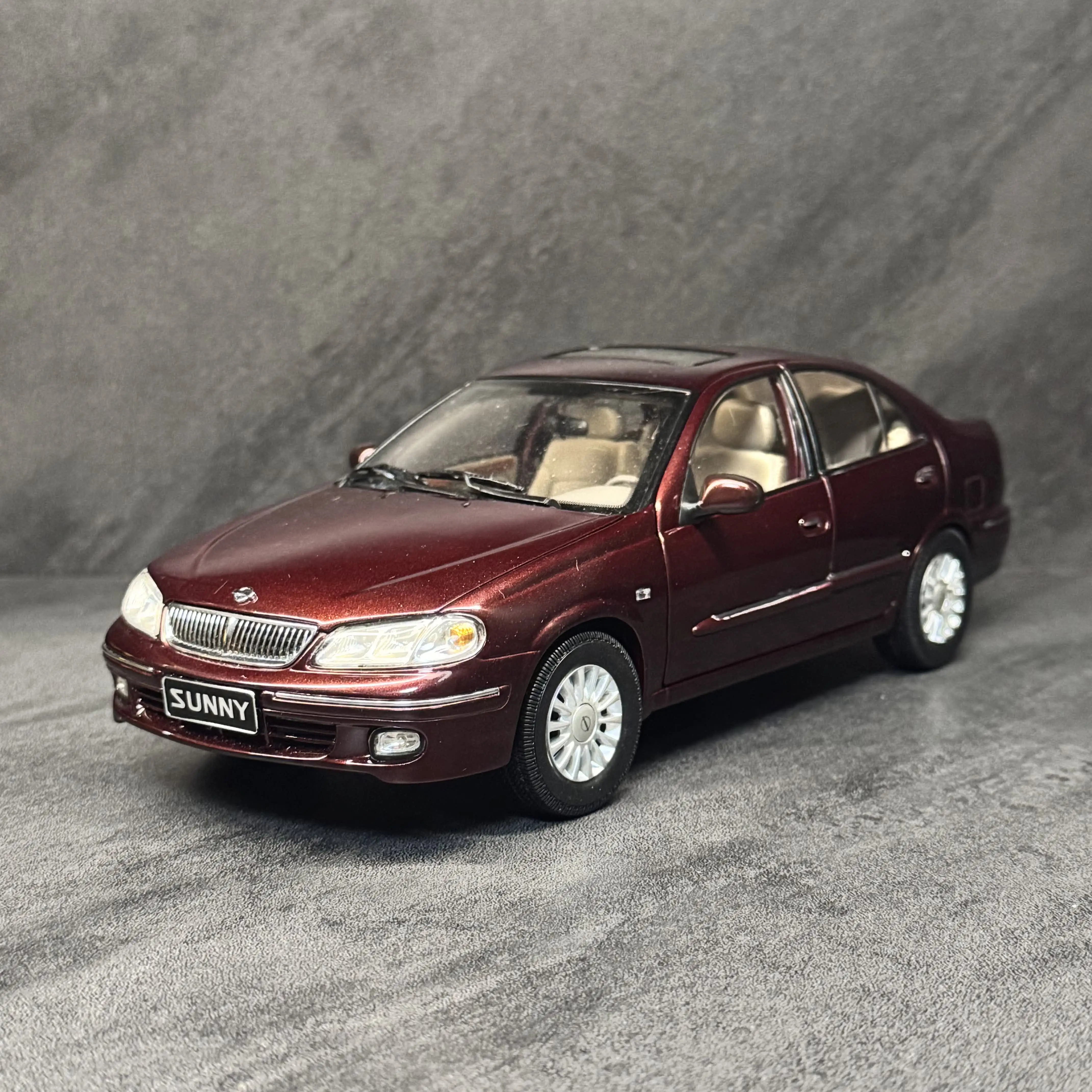 OEM 1:18 Sunny Burgundy Simulation Limited Edition All Open Alloy Metal Static Car Model Toy Gift