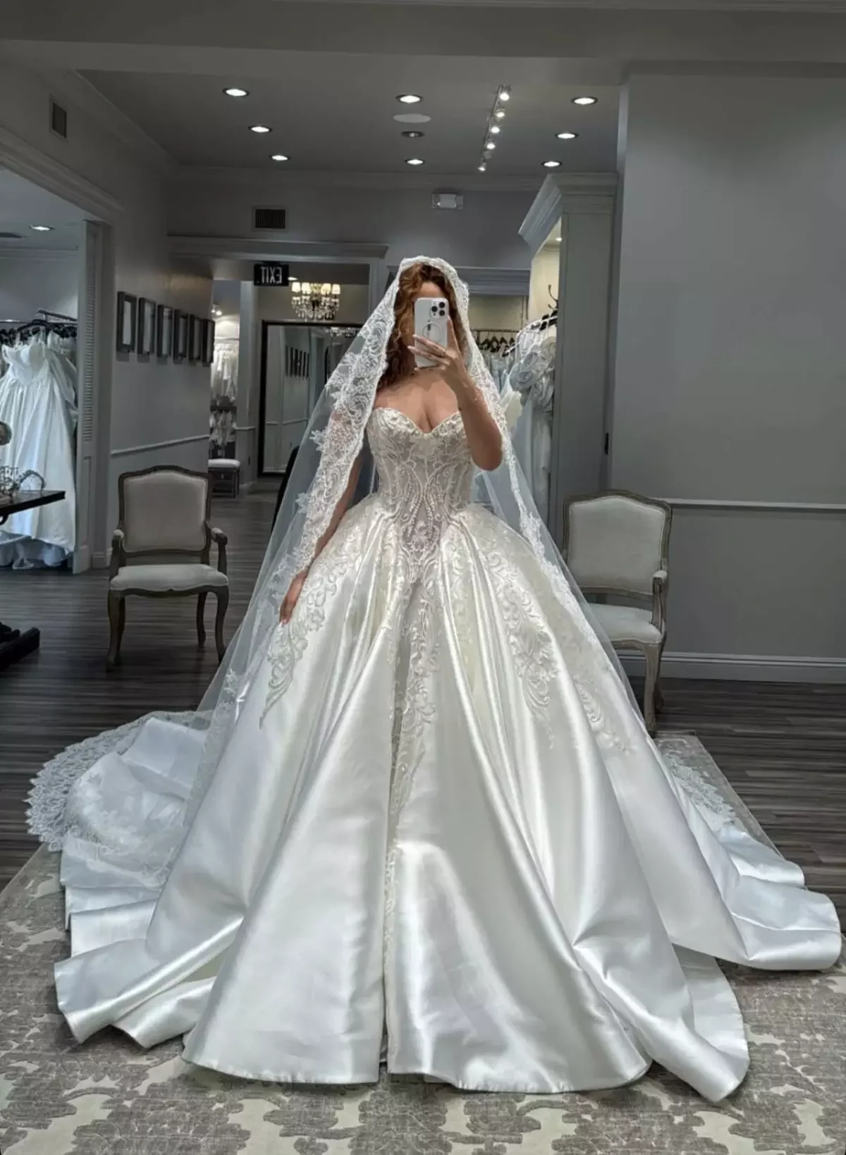 Weißes A-Linien-Satin-Brautkleid mit Applikationen, schulterfreies Sweetheart-Kleid für die Kirche, Brautkleid Vestido De Noiva 2026, individuell anpassbar