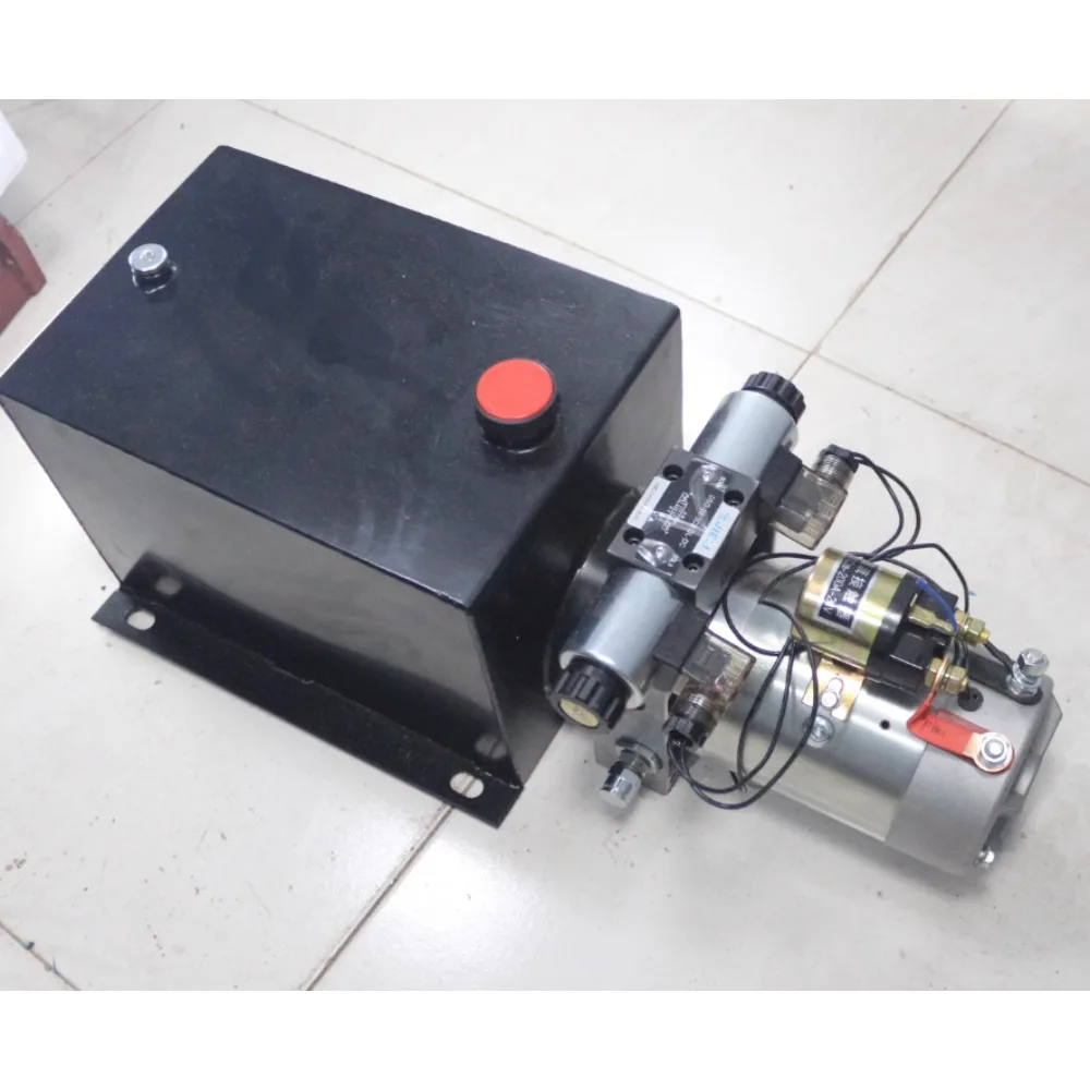 

Remotely controlled automatic hydraulic lifting plate modified by ladder of semi-trailer flat car