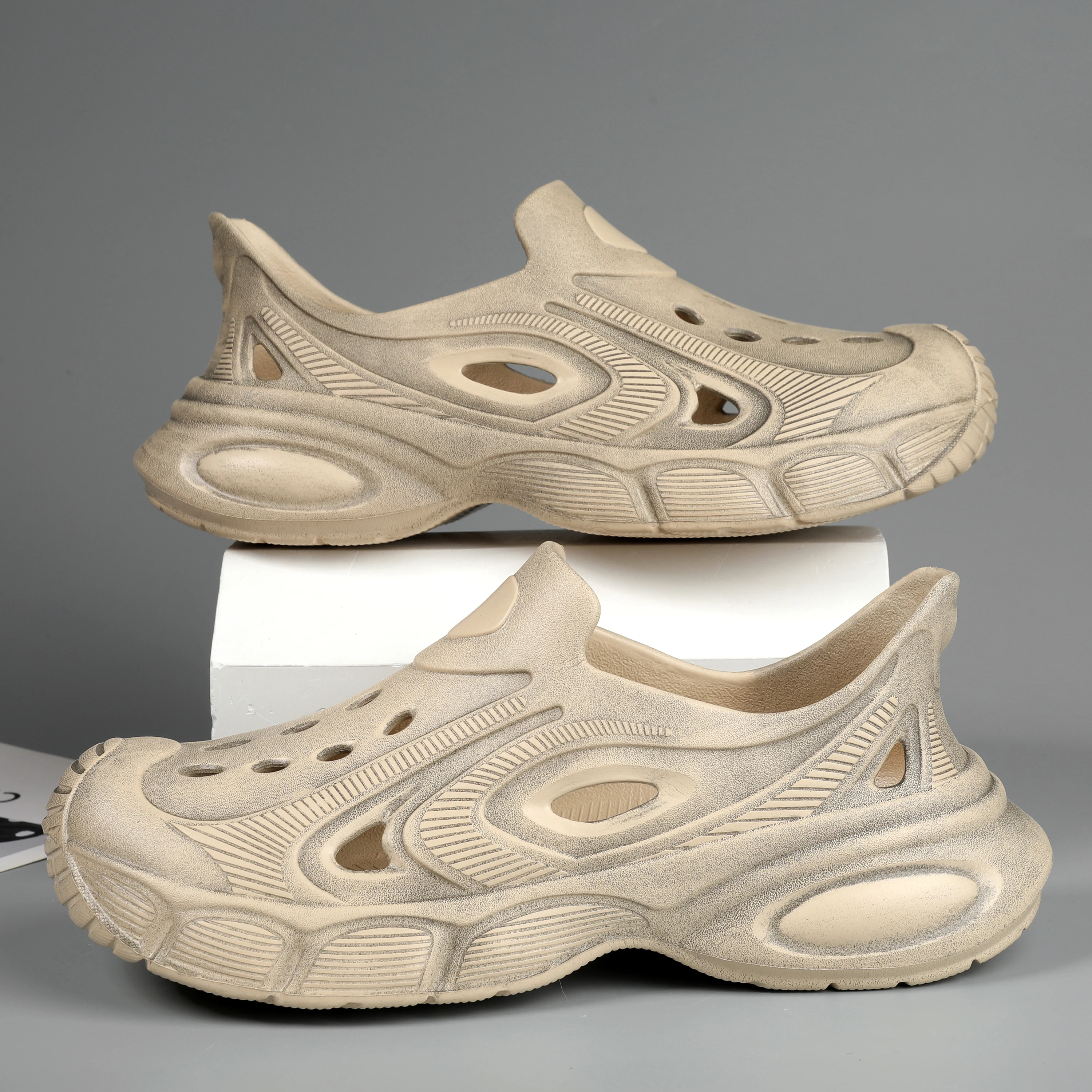 

Mens Wide Toe Antique Design Clogs Rubber Beach Sandals Barefoot Garden Shoes Zuecos Hombre Cholas Man Summer Breathable Soft