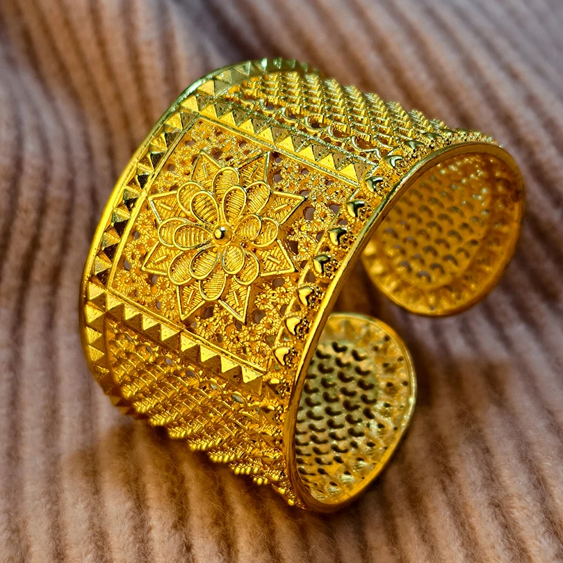 

﻿ Dubai Gold Color Wide Bangles For Women Indian Jewelry Bangle Wedding Egyptian African Jewellery Wholesale Designer Bracelets