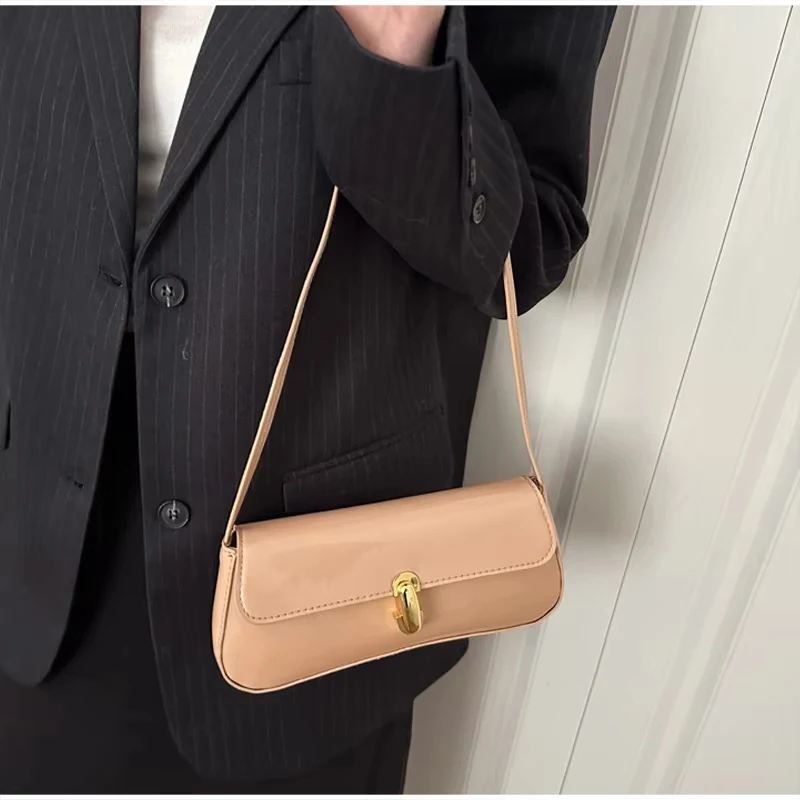 Glänzende PU-Schultertasche mit Schnalle, Damen-Unterarmtasche in Unifarbe, Elegante Vintage-Handtasche im französischen Stil für den Alltag und die Arbeit – Detail 23