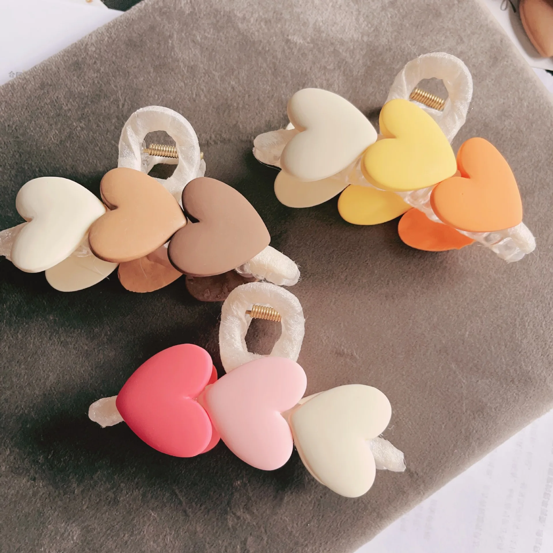 AWAYTR New Korea Heart Shape Acrylic Hair Claws Crab Large Pearl Claw Clips for Woman Girls Bath Barrette Lady Fashion Headdress