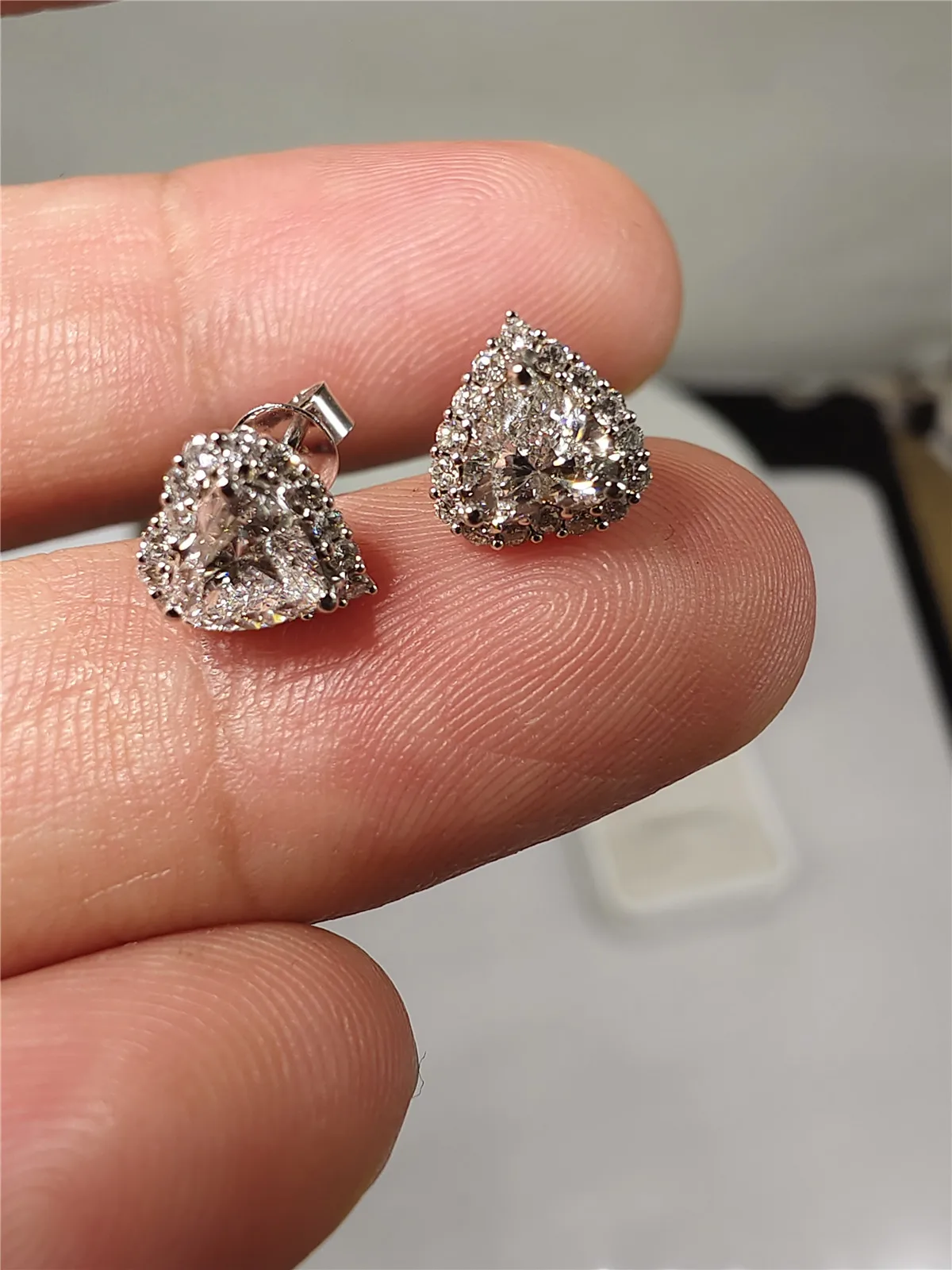10K Gold Solid Gold Heart-Cut 1CT Lab-Grown Diamond Stud Earrings, Fashion Jewelry, Platinum Customization Wholesale.