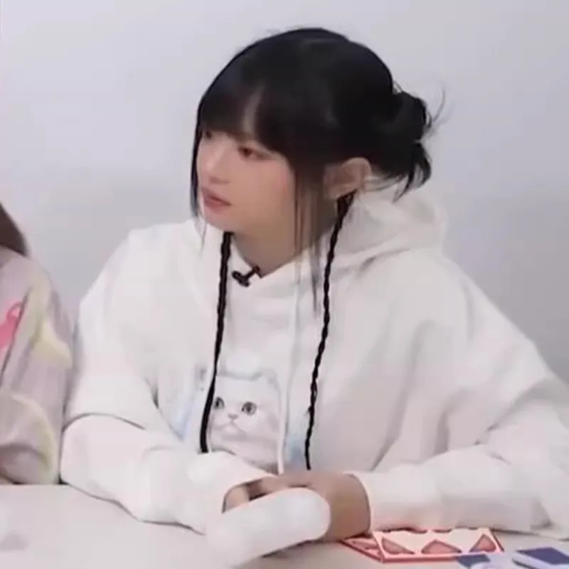 هودي فضفاض جديد من NewJeans مبطن بالفرو للربيع والخريف والشتاء، مريح وناعم مصنوع من ألياف الترياسيتات