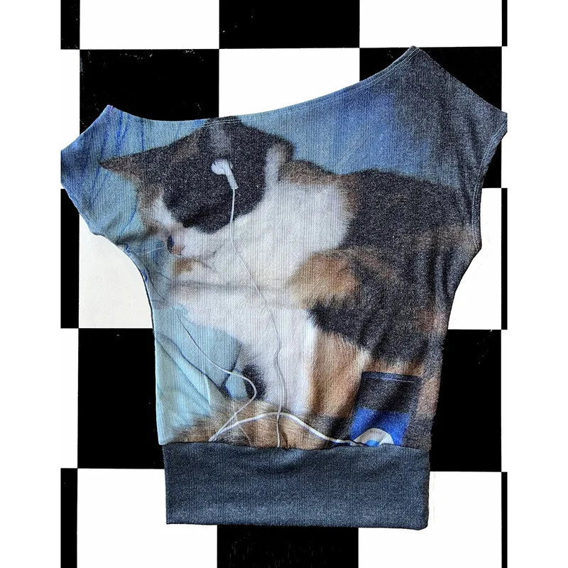 Y2K-Katzenprint-Oberteil mit asymmetrischer Schulterpartie, kurzen Ärmeln und schlankem Schnitt im Retro-Amerikanischen Stil für Damen