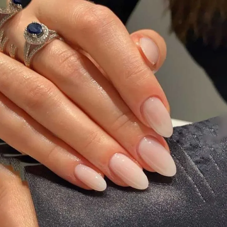 24 Stück Aurora Nude Pink Press on Nails Mandel Acryl Einfache künstliche Nägel mit Farbverlaufsdesign Nagel Chrom Einfarbig Falsche Nägel