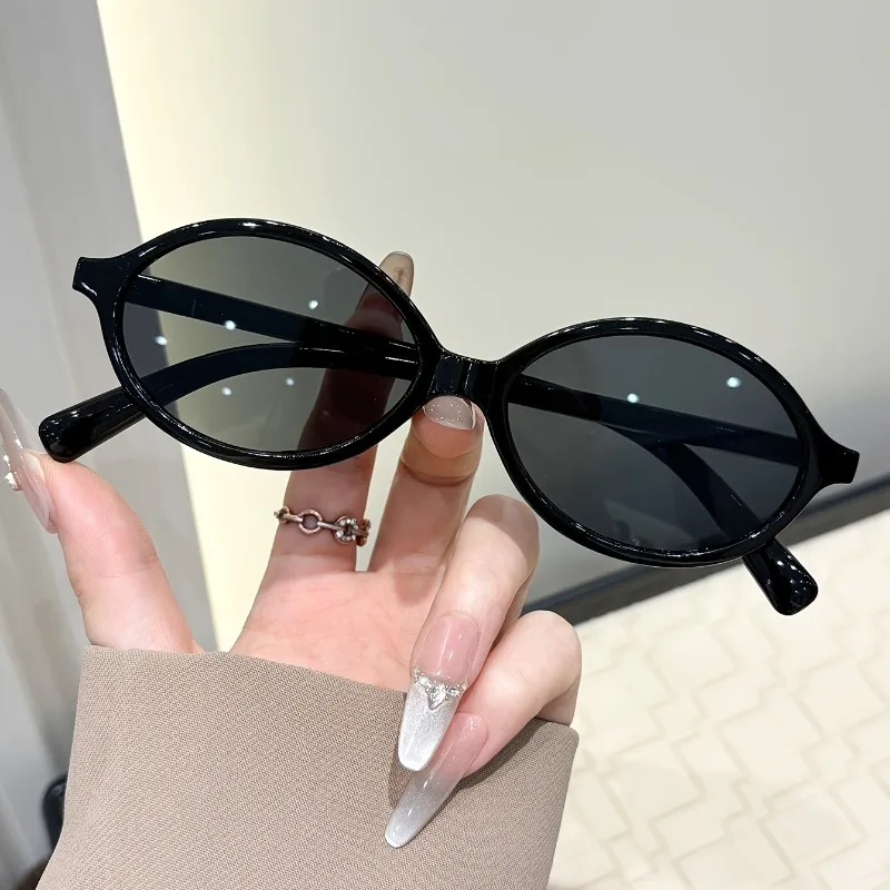 1 Stück Unisex Trendige Ovale Sonnenbrille Modische Schattierungen