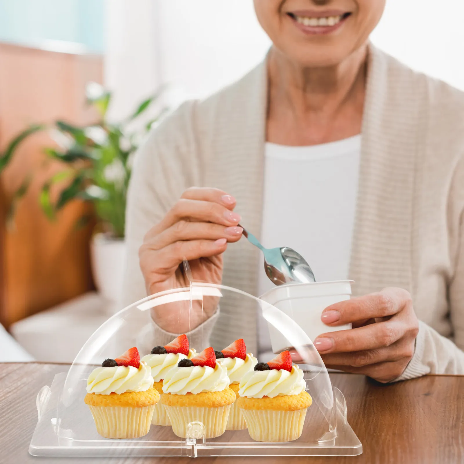 

Transparent Cake Display Stand Cupcake Tray Serving Platter with Lid Food Serving Tray for Party Appetizer Pastry Display Cake