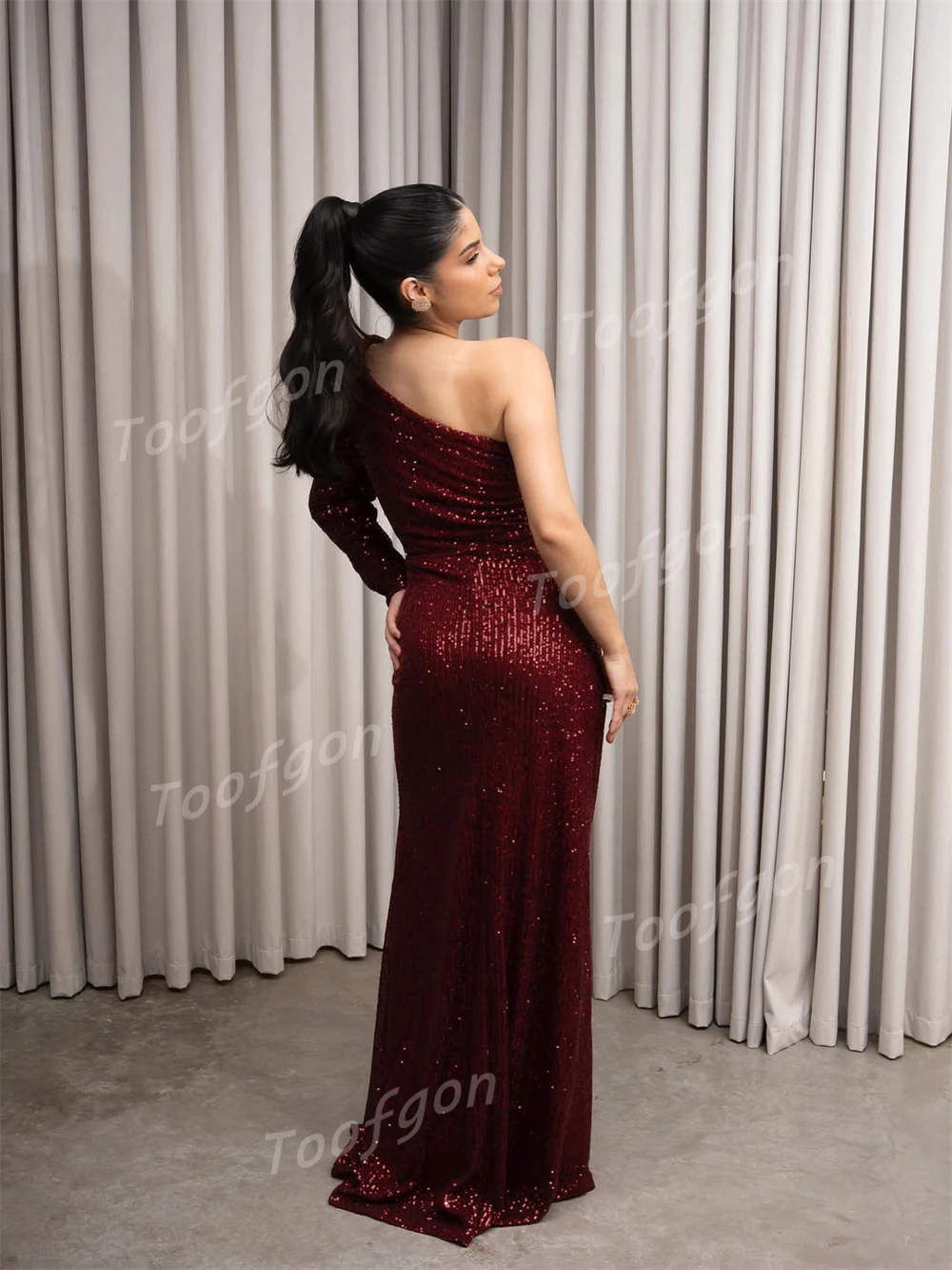 Toofan Glitzernde Pailletten-Spitze-Meerjungfrau-Abschlussballkleider, maßgeschneidert, einschultriges, hochgeschlitztes formelles Party-Abendkleid, Geburtstagskleidung