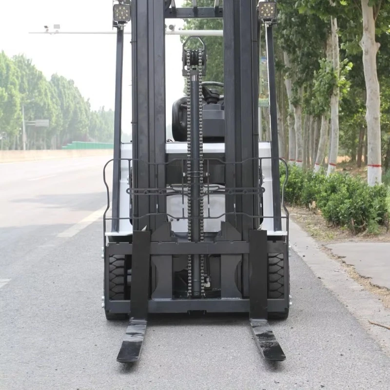 New YUGONG CPD-1.5 1.5-ton Electric Forklift Cabin 4WD Lead-Acid Battery Two-Stage Mast Foam/Pneumatic Tires Pallet
