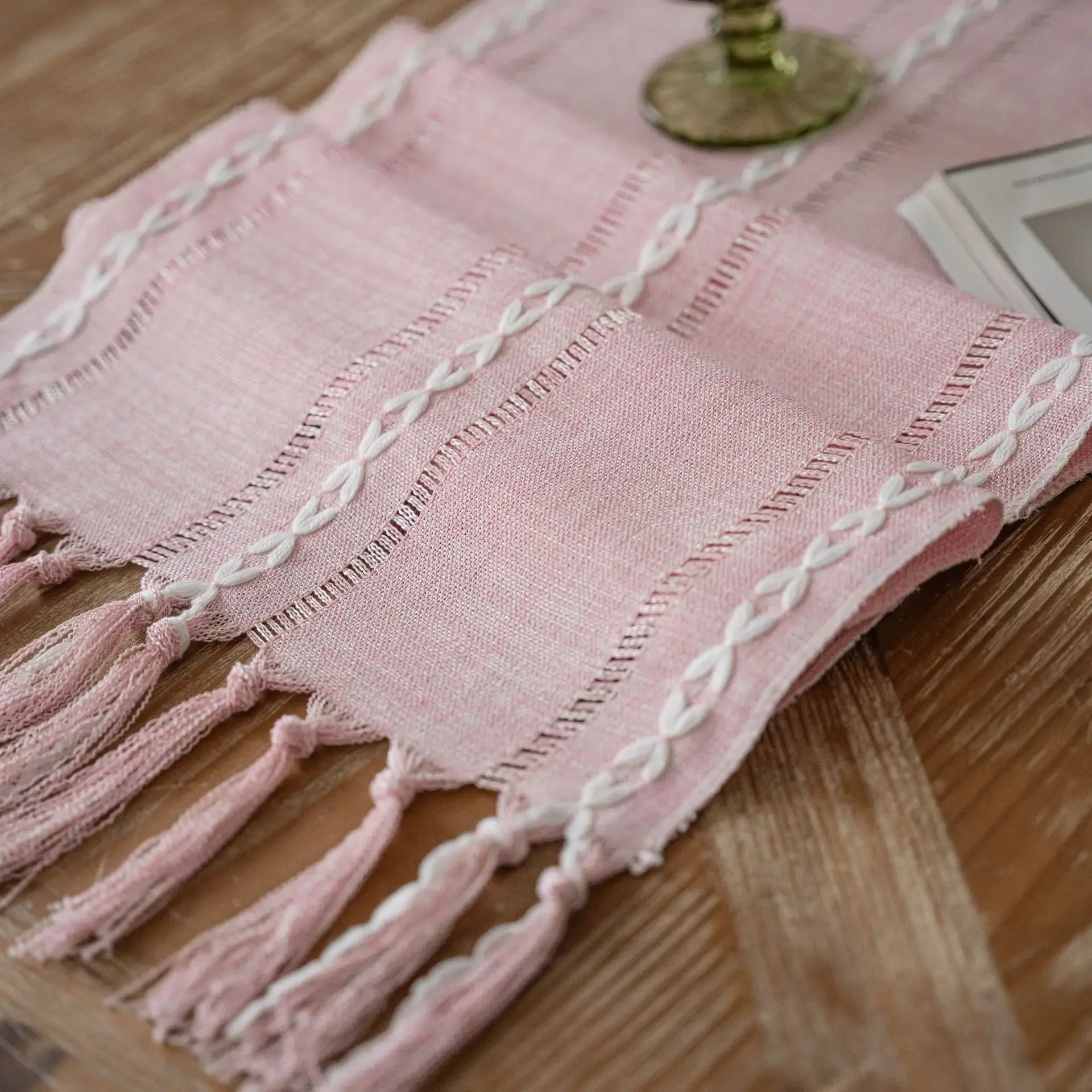 Rustic Table Runners with Handmade Tassel, Vintage Woven Cotton Linen Table Runner Long for Party Dining Table Decoration