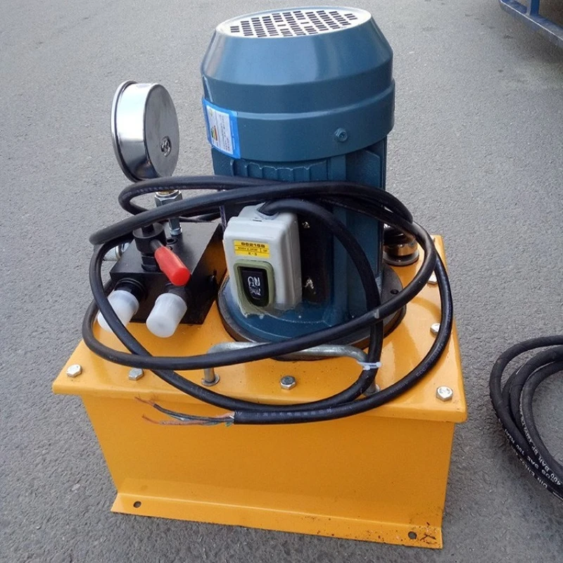 Tubing machine for maintenance of heat exchangers, electro-hydraulic tubing machine