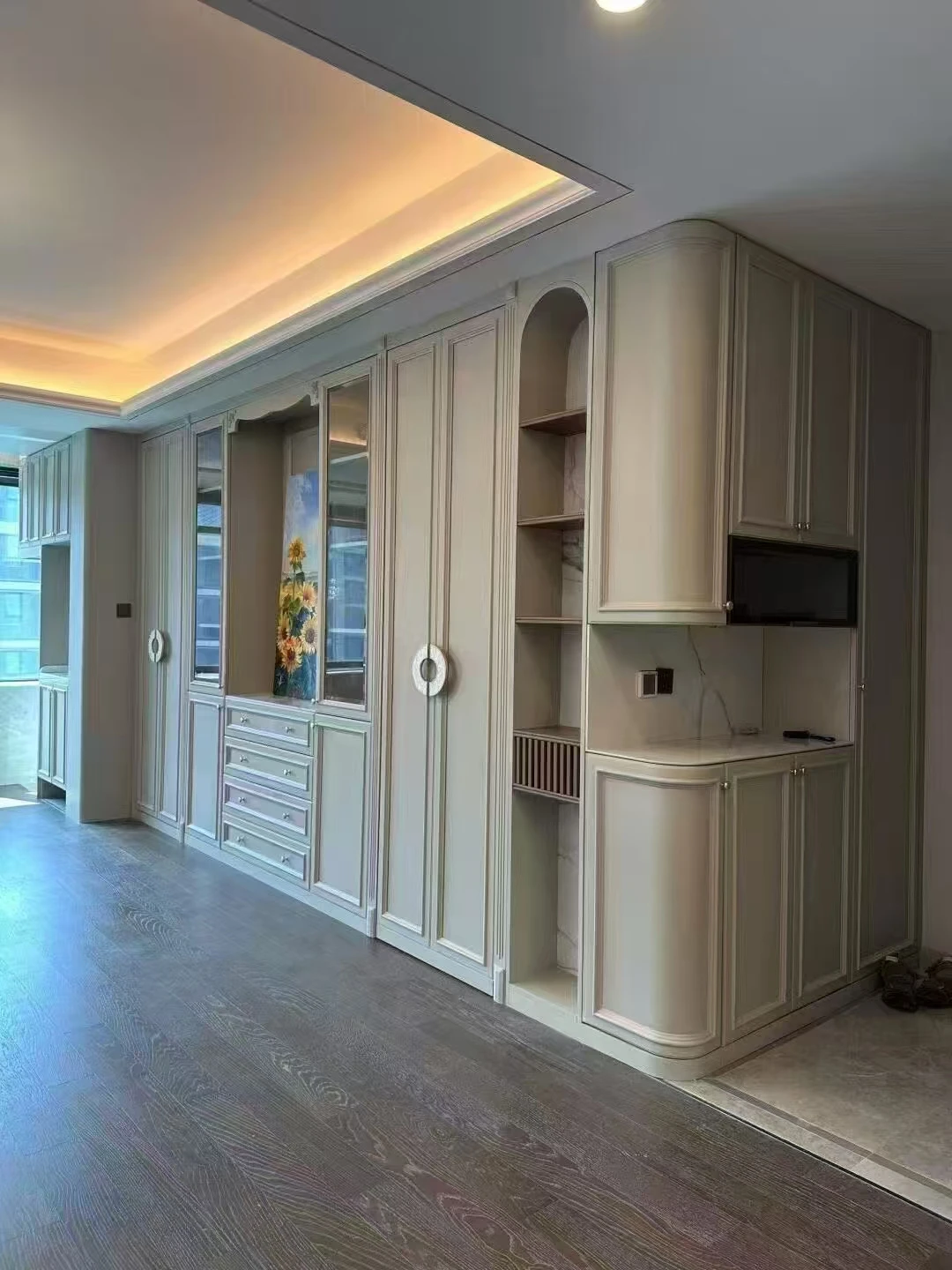 Hot Sale Custom Size French Wooden Wine Cabinet Modern Lighting Display Furniture Living Room Kitchen Hotel Storage