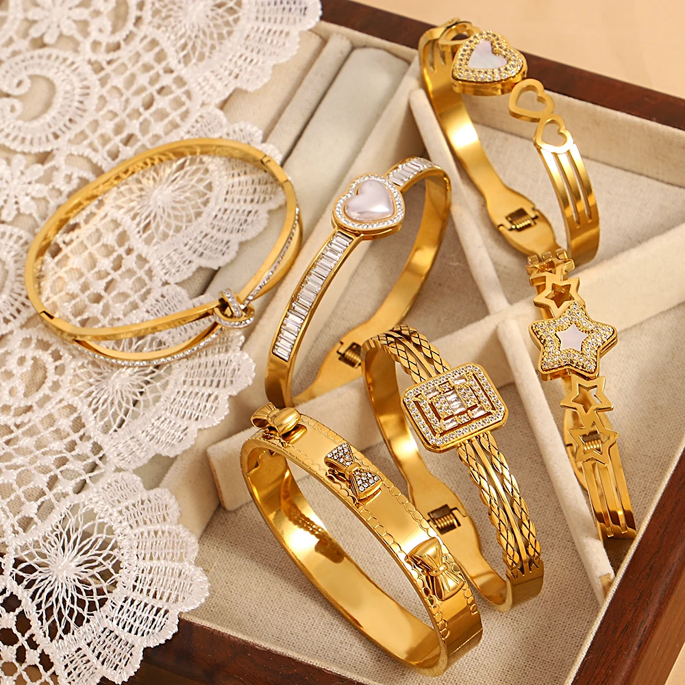 سوار أنيق بأحجار الراين مع غلاف أبيض للنساء من الفولاذ المقاوم للصدأ سلسلة ذهبية مجوهرات عصرية لعيد الحب