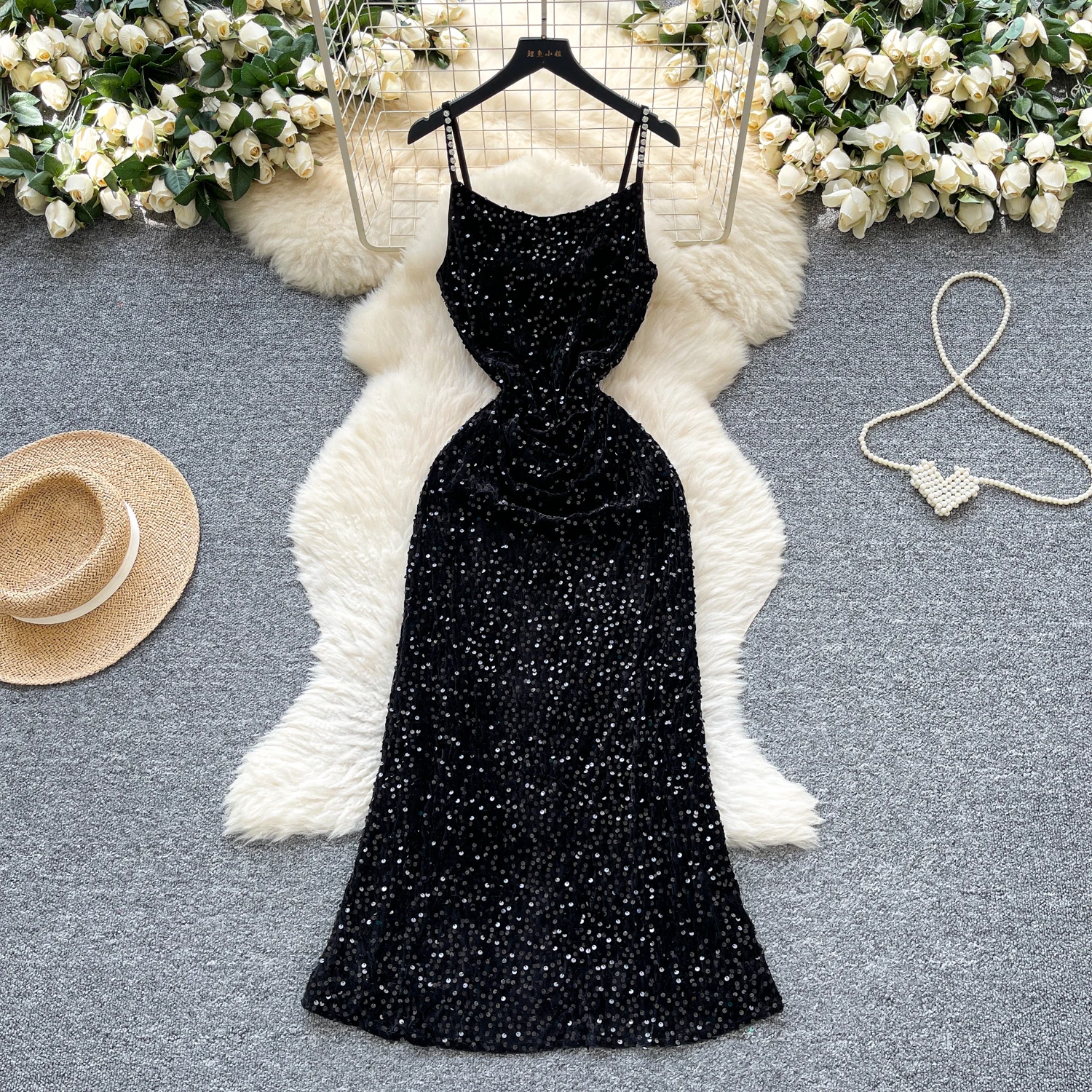 Schickes, rückenfreies, figurbetontes Bleistiftkleid aus Velours mit Pailletten im Vintage-Stil. Elegante, feenhafte koreanische Mode für Damen