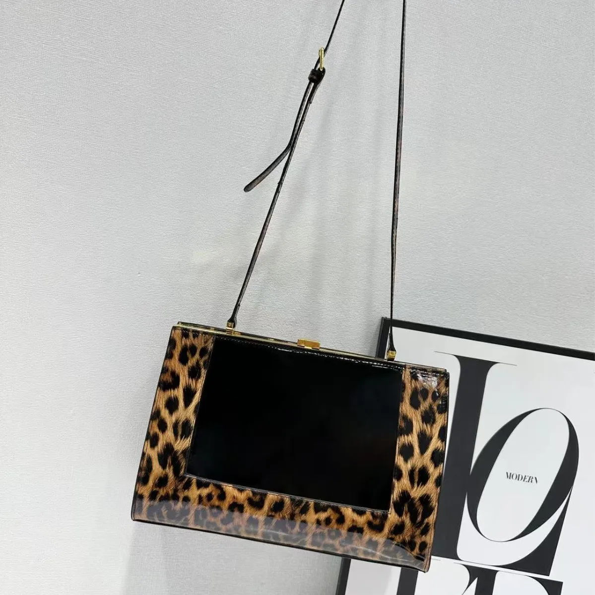 

Fashion Patchwork Frame Women Shoulder Bag Leopard Crossbody Bags for Women Patent Leather Designer Bags Luxury Clip Evening Bag