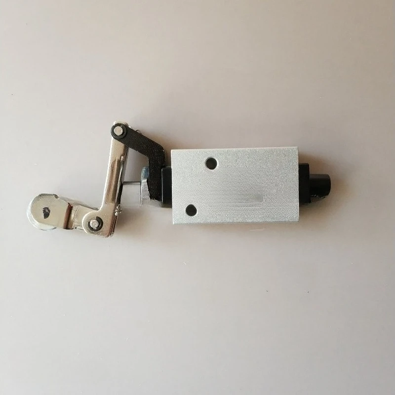 The two position five way valve of the machine control valve can adopt a roller lever type, with a long service life