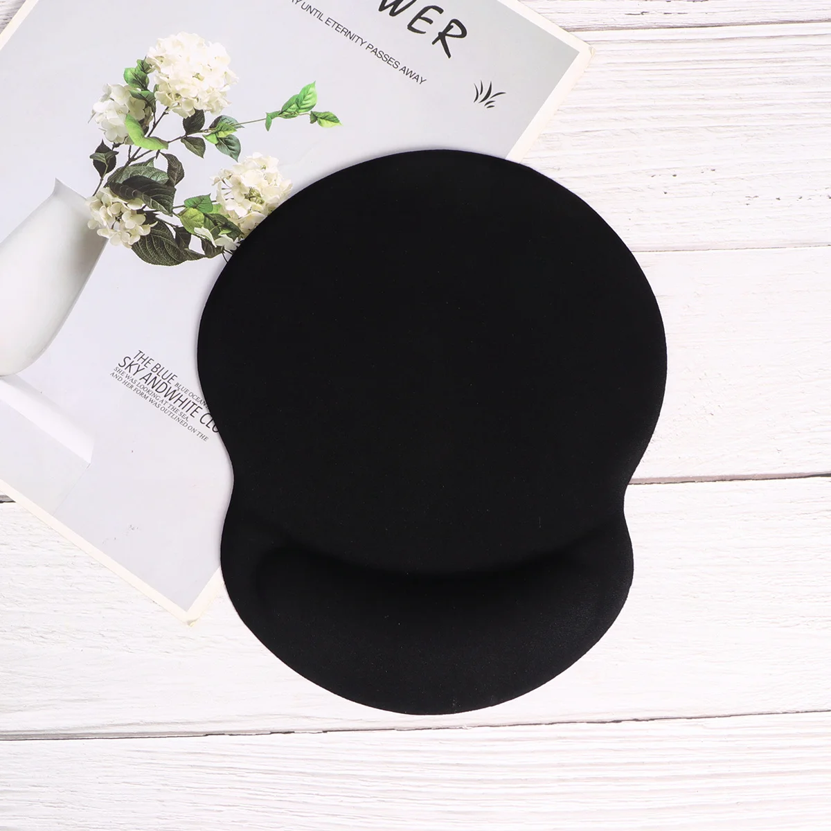 

Silicone Mouse Pad with Gel Wrist Rest Ergonomic Wrist Support for Office Gaming Computer Laptop Comfortable Black