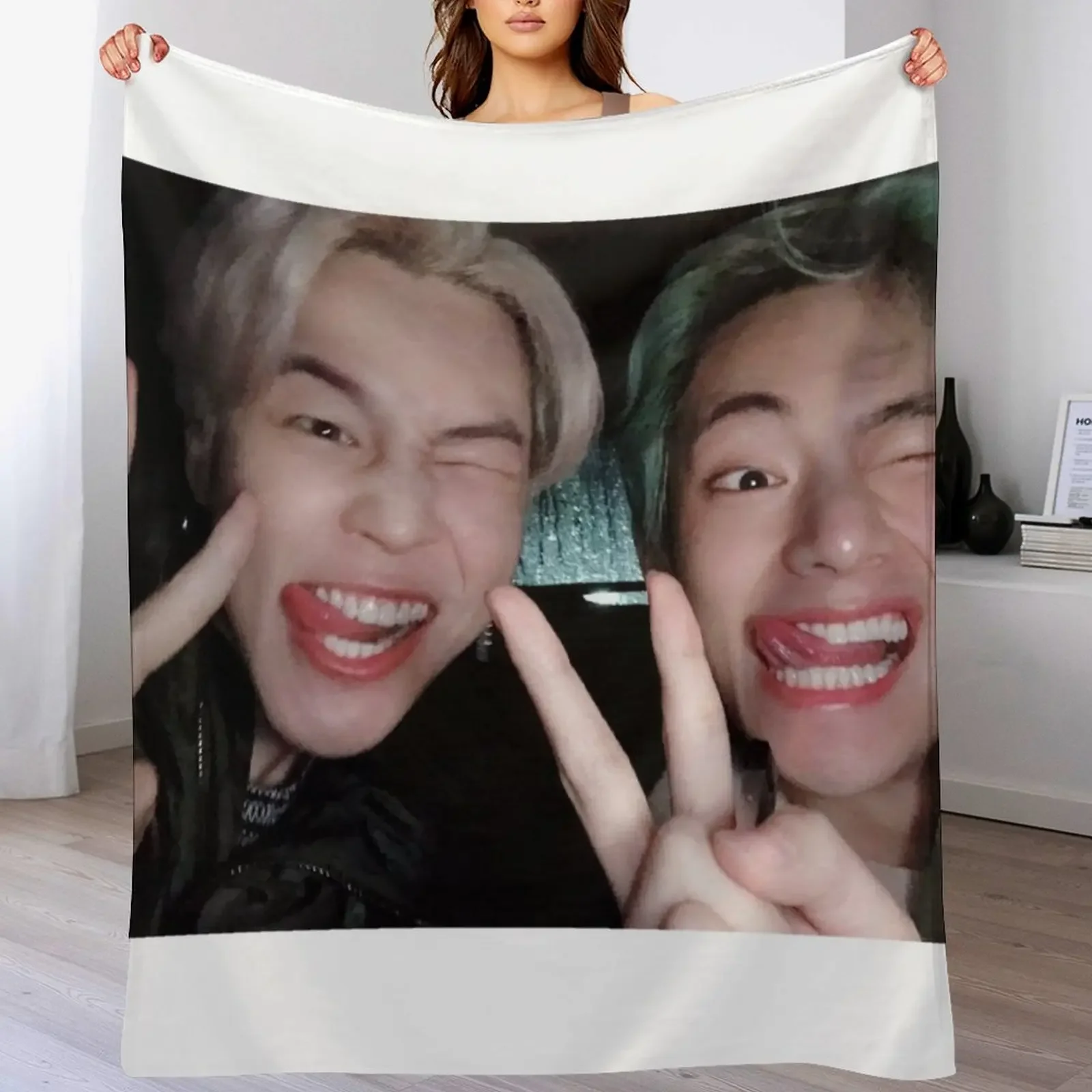

VMIN Throw Blanket Foldable Soft Warm Blanket for Outdoor Use