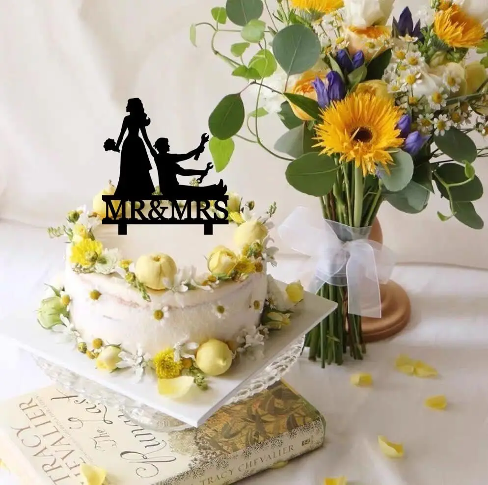 divertente-topper-per-torta-nuziale-sposa-che-trascina-lo-sposo-che-tiene-strumenti-di-riparazione-topper-per-torta-di-coppia-riparatore-torta-nuziale-mr-mrs