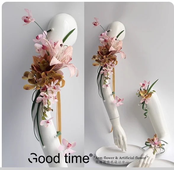 

Рука цветы цветение кольцо на руку искусственные цветы фотография свадебный праздник невесты лицензия фото цветочный розовый.