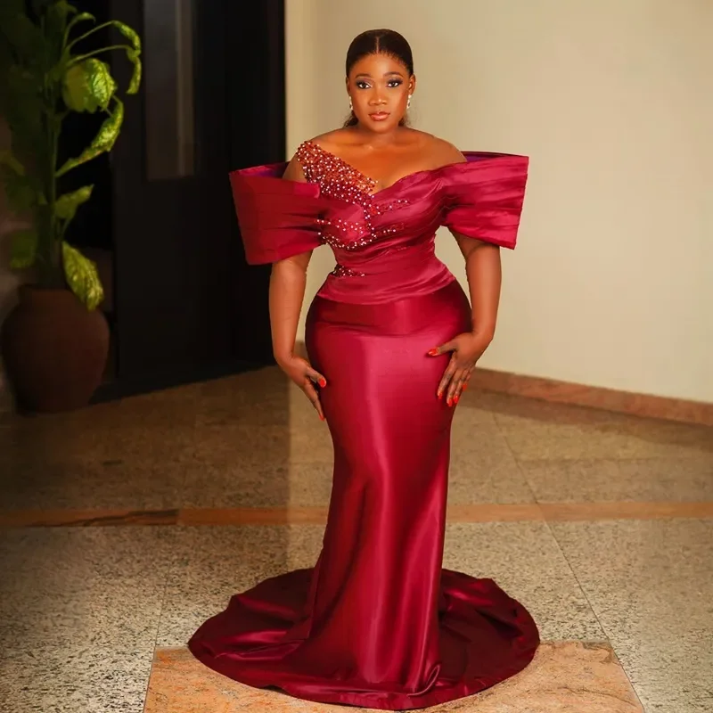 Maßgeschneiderte Burgunderrote Abendkleider in Übergröße, elegante Ballkleider, transparenter Ausschnitt, Illusion, Meerjungfrau, Perlen, Verlobungsfeier-Kleider