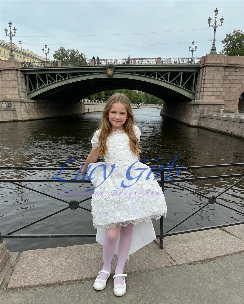 Lovely Flower Girl Dress Quality Lace With Big Bow for Little Princess Wedding Birthday Ruffles Evening Ball Celebrity Gowns