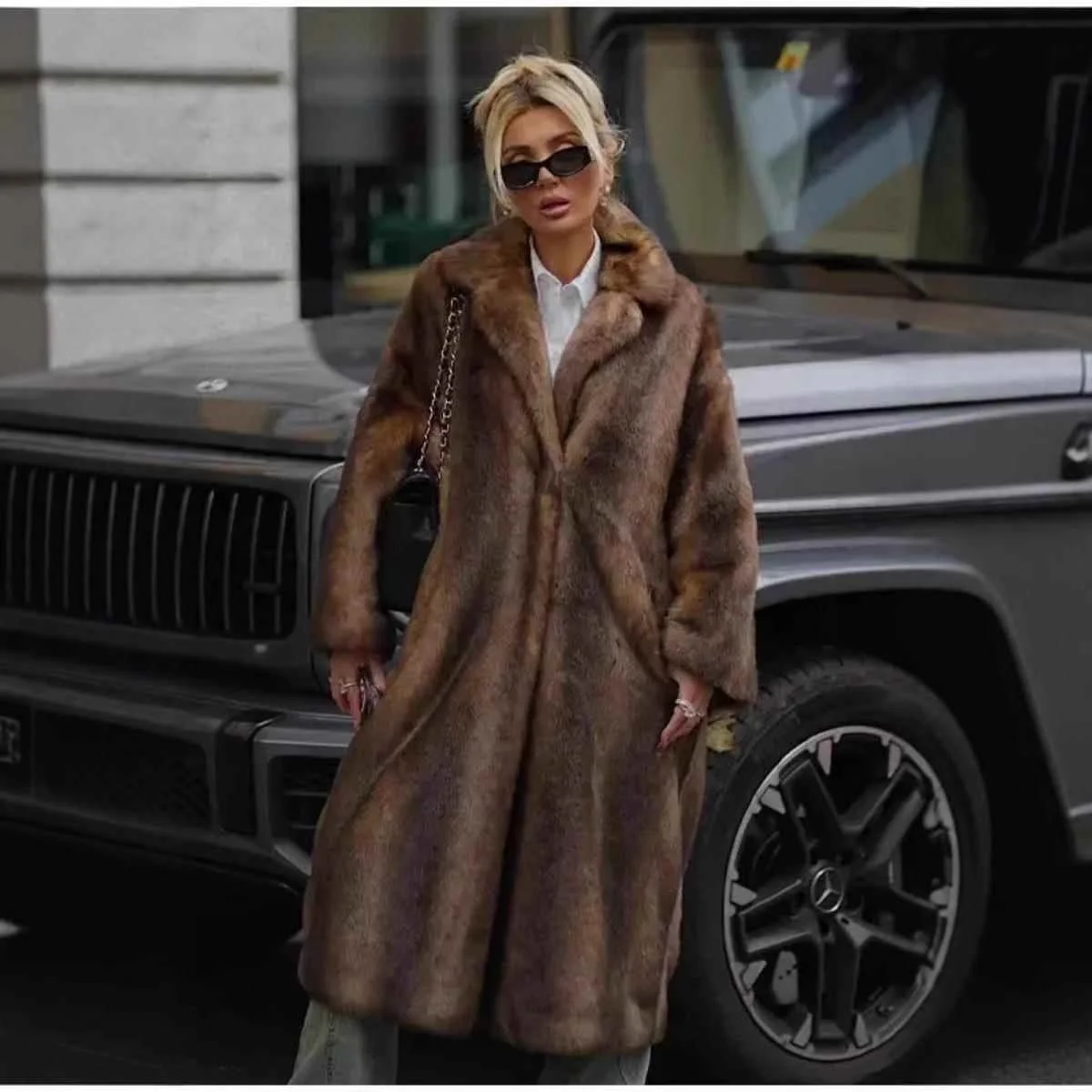 Winter Long Female Style Faux Fur Coat Lapel Overcoat Extended Length European Fashion Waist Shaping Long Sleeve with Hat