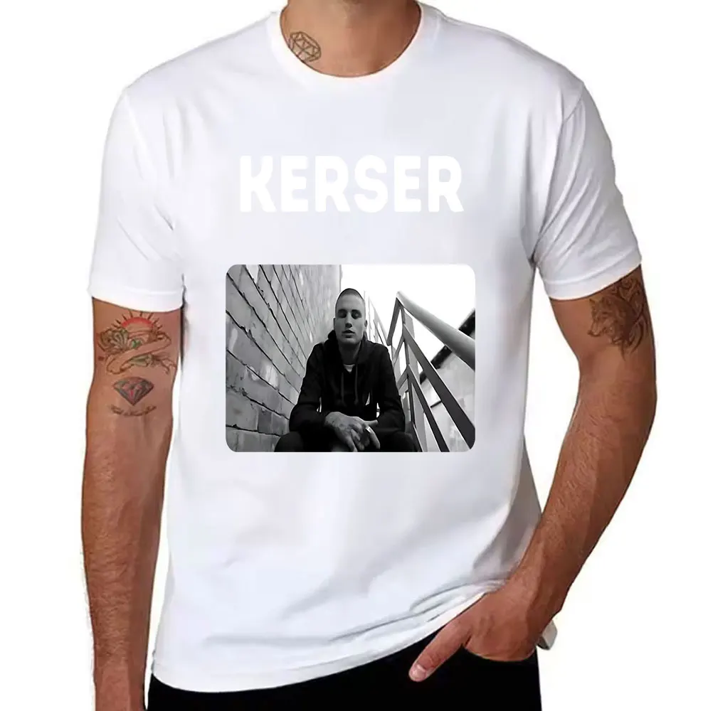 Men's Cotton Crew Neck T-Shirt with Grayscale Urban Street Portrait Print, Casual Hip Hop Style Short Sleeve Top