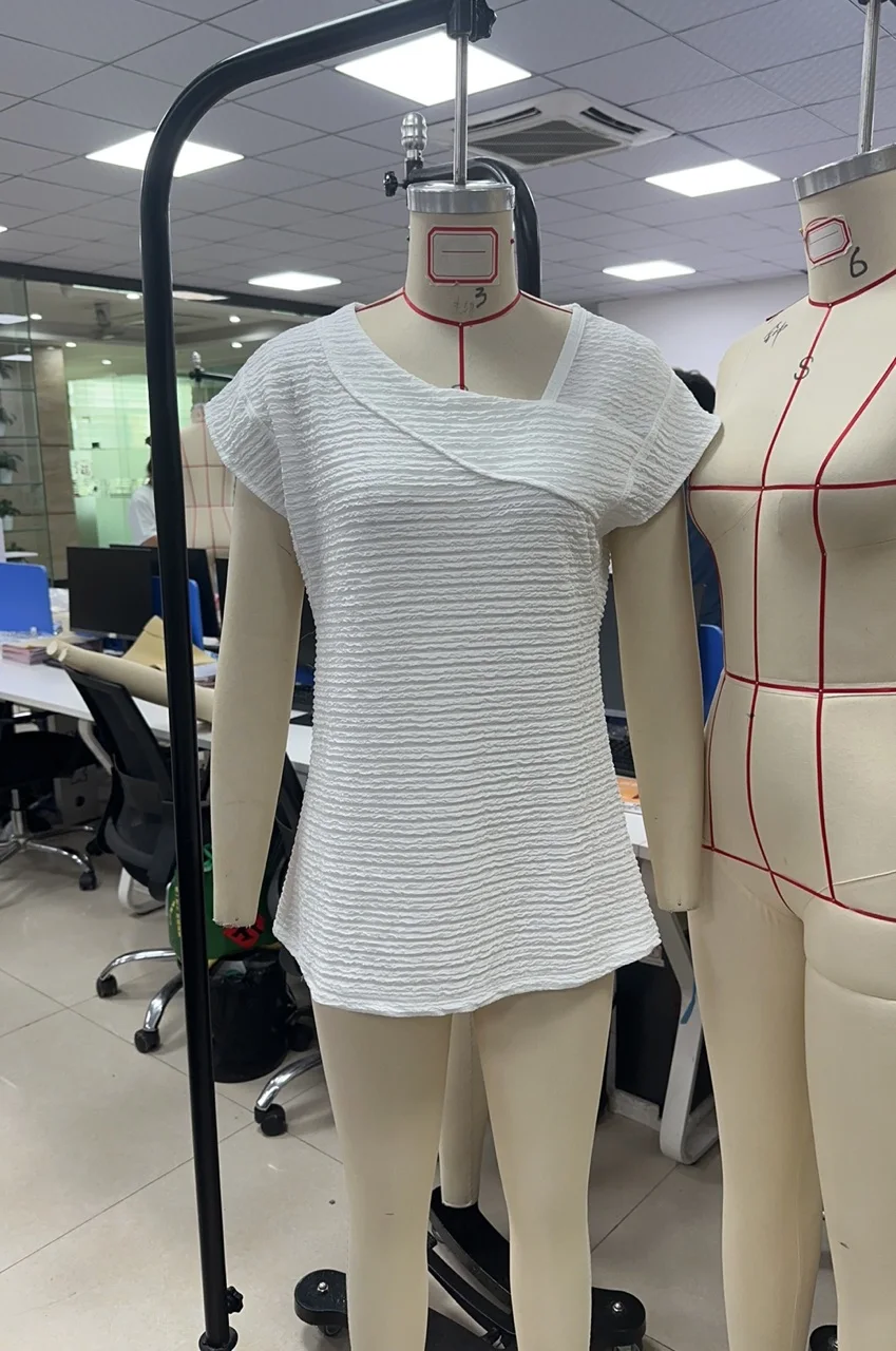 ¡Manténgase fresco y con estilo con nuestros camisetas sin mangas de moda para mujer!