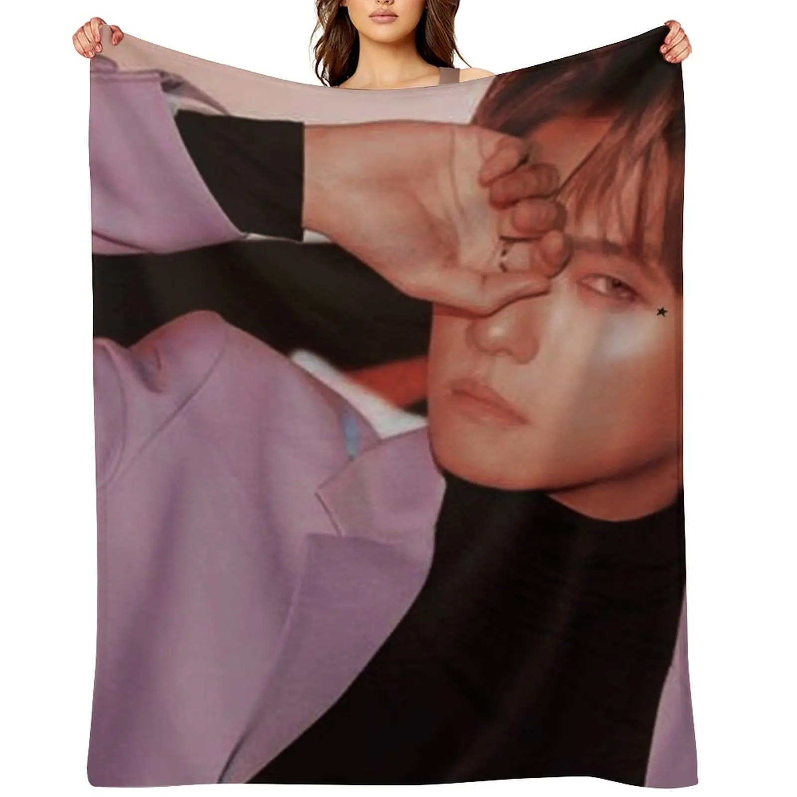 

byun baekhyun (love shot) Throw Blanket Bed Retros Large Bed linens Blankets