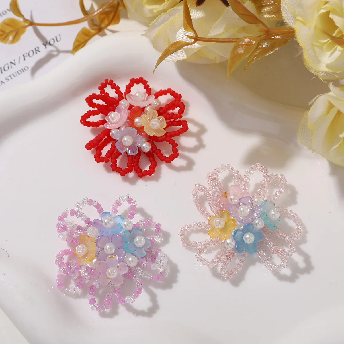 

10 шт. красочные маленькие цветочные стеклянные бусины, цветочные нашивки для одежды, повязки для волос, головных уборов, нашивки для цветочных аксессуаров