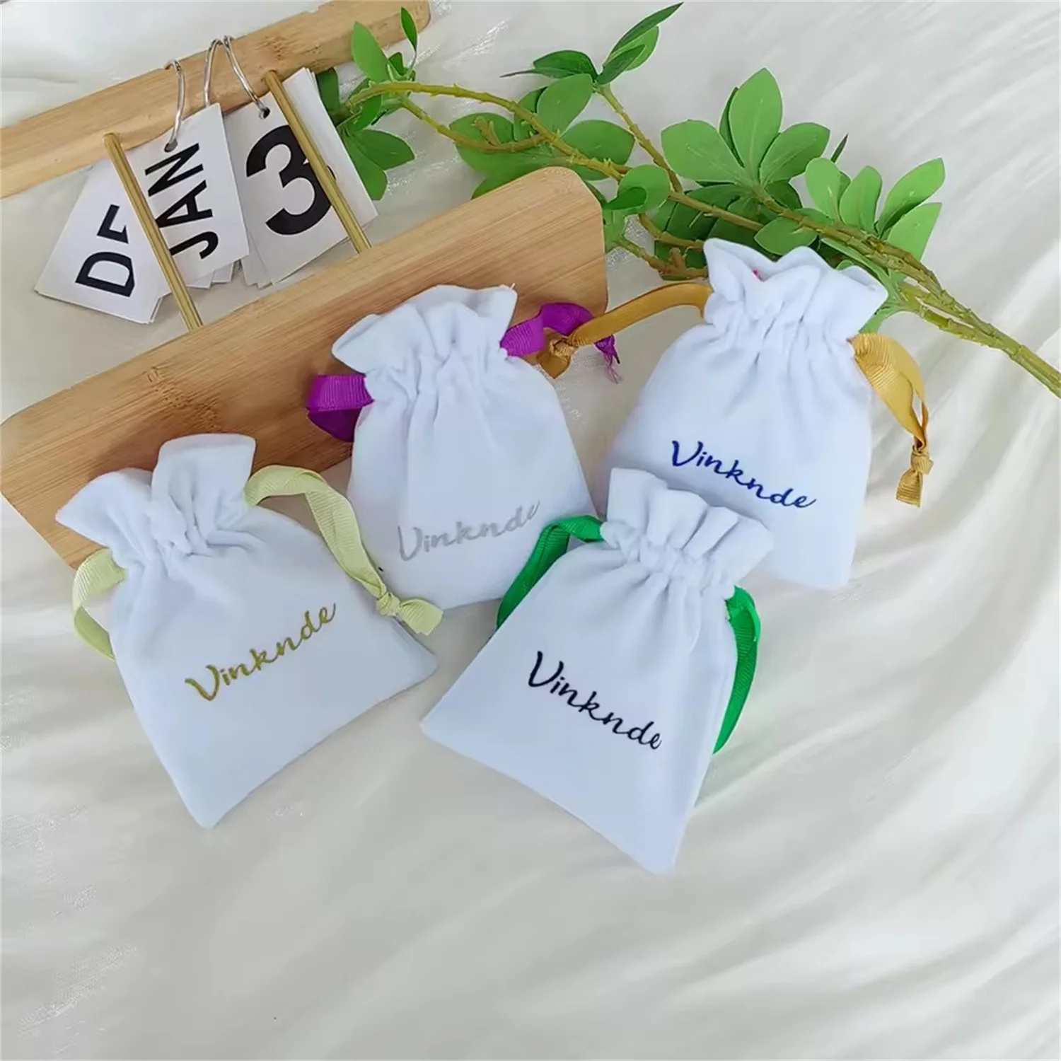 Borsa con coulisse in velluto verde erba Collana con orecchini piccoli Profumo Confezione cosmetica Custodia regalo Logo personalizzato Bomboniera