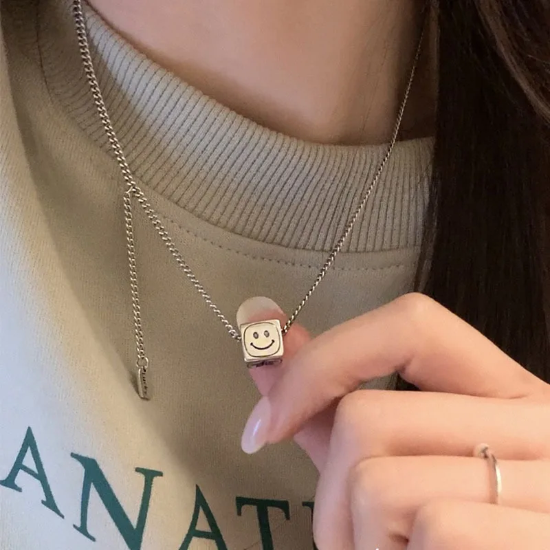 Square Smiley Face Necklace New Light Luxury Design Multi-Faceted Square Ins Necklace Personalized Friend Collarbone Chain