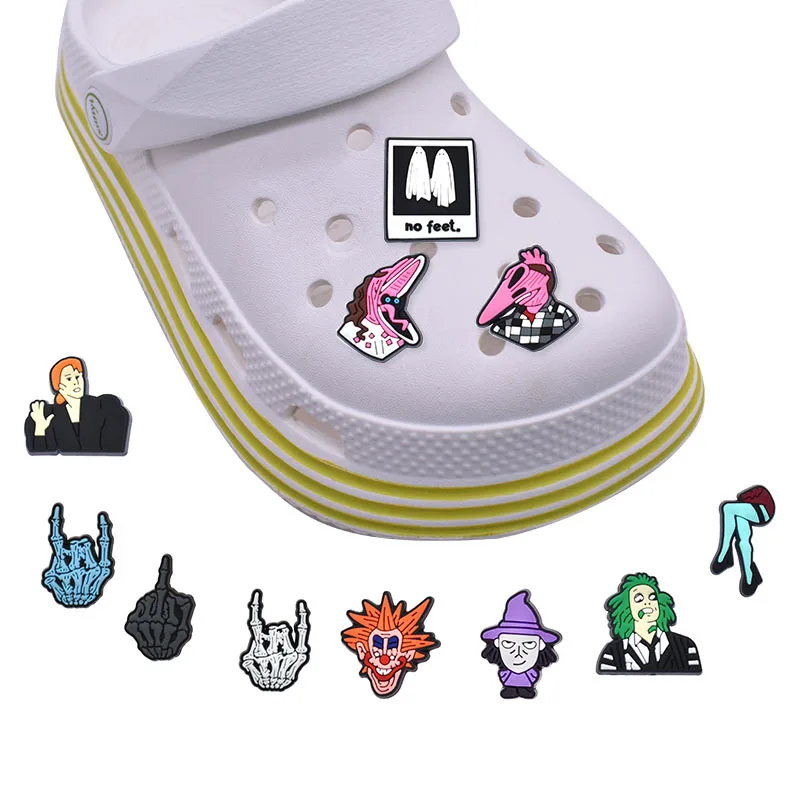 MINISO Horror Halloween 21-90pcs Mix Shoe Charm PVC Dekorasi Berbagai Gaya Dapat Dilepas Tahan Air untuk Pesta & Natal Sebagai Hadiah