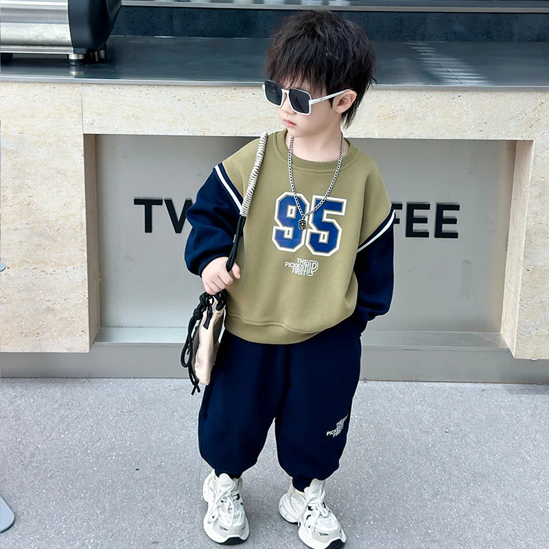 

Комплект спортивной одежды для мальчиков: весенне-осенний новый модный костюм из двух предметов (свитшот и длинные брюки) из переработанного хлопка