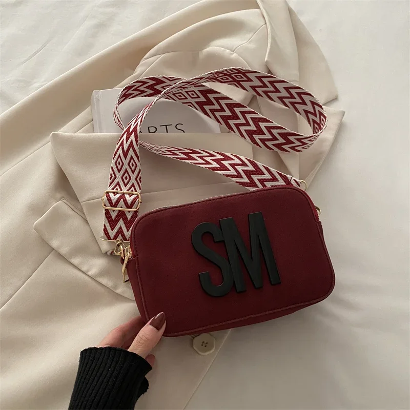 

Fashionable Designer Paris Tote Bag for Women with Messenger Option and Classic High-End Large Space