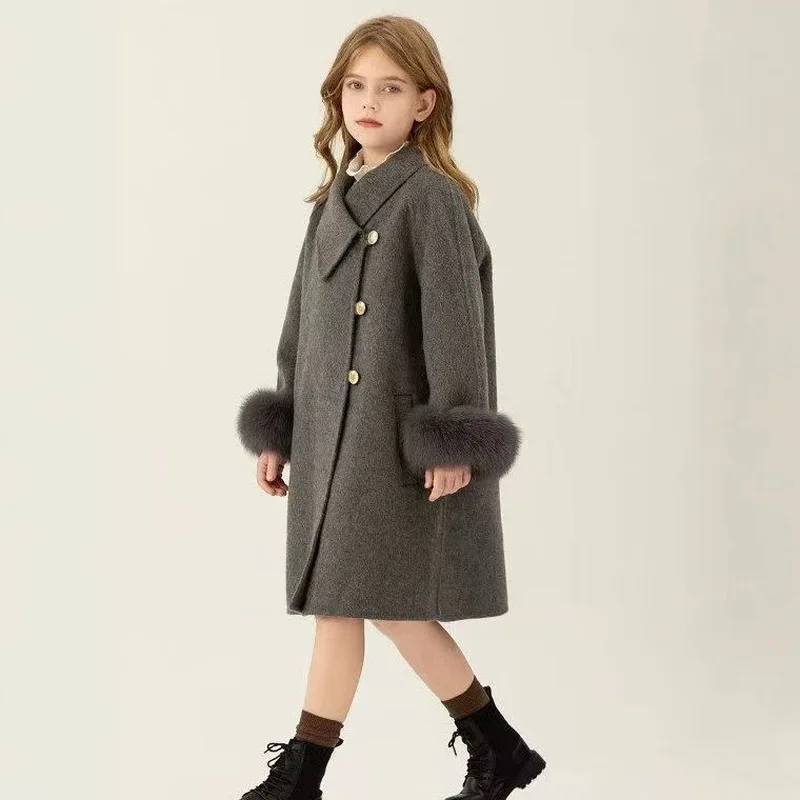 New autumn and winter collection: stylish and loose-fitting tweed coat for girls, perfect for a preppy look