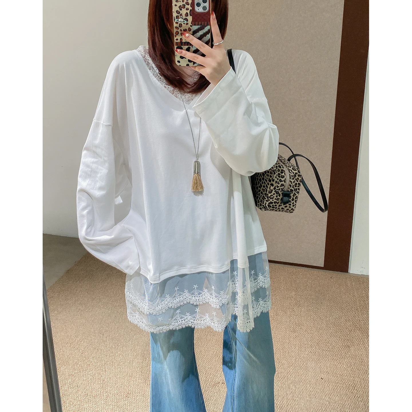 

Phil Dan Korean Style Loose Fit Long T-Shirt V-Neck Cover Butt Thin Cotton Layering Fashionable Ladies Casual Lace Top