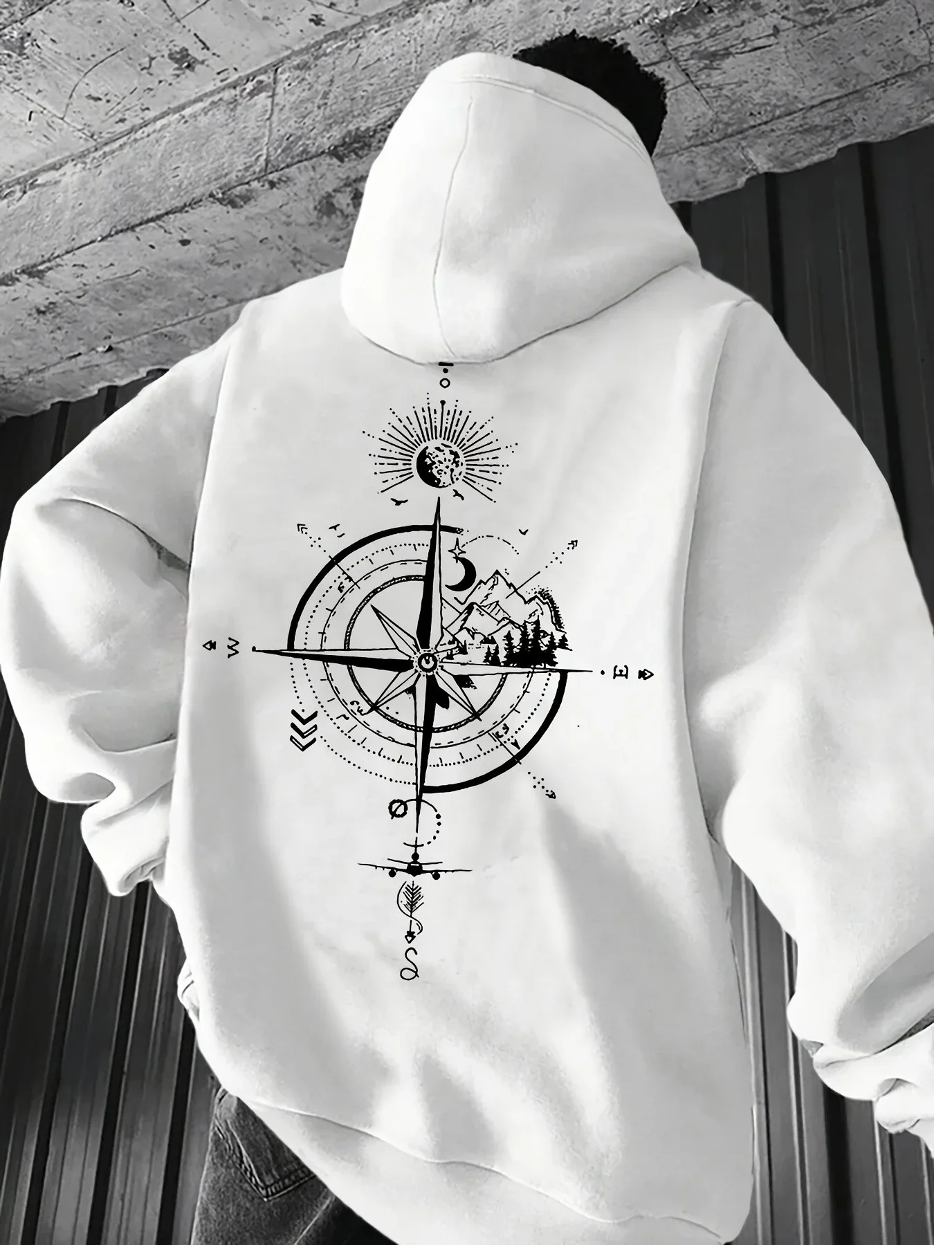 Autumn and winter new men's and women's hooded long sleeved hoodie, with compass and mountain print comfortable and soft to wear