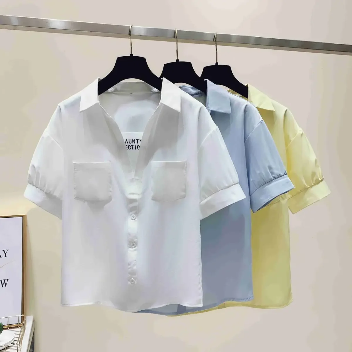 여성 캐주얼 솔리드 컬러 반팔 셔츠 2025 여름 새로운 한국어 버전 느슨한 가짜 투피스 다목적 탑 Blusas De Mujer