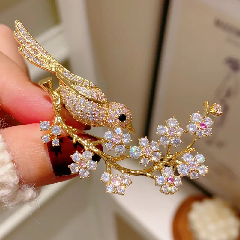 New Fashion Cute Magpie Flower Brooches for Women Clothing Accessories Pins Luxury Micro-inlaid Zircon Delicate Corsage Jewelry