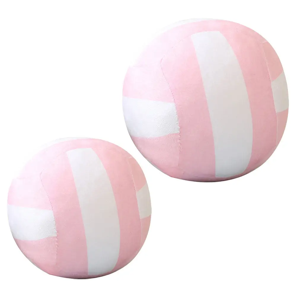 2 pelotas de voleibol ligeras, de estilo deportivo, rellenas y fáciles de sujetar, ideales para abrazar y acurrucar, perfectas para niños, adolescentes y niñas, para decorar espacios deportivos o para fiestas temáticas de voleibol.